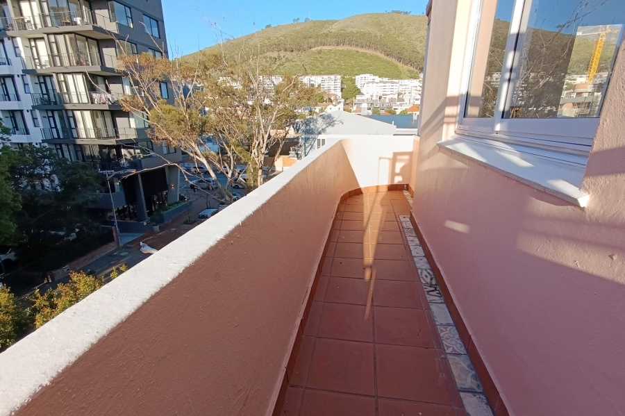 1 Bedroom Property for Sale in Sea Point Western Cape